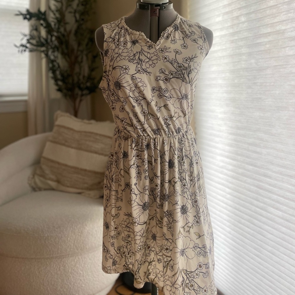 Floral Sleeveless Dress in Cream